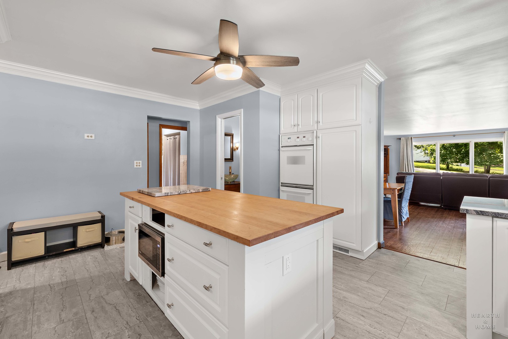 521 Skyline Drive Fox River Grove, IL 60021 - Photo 14 of 34 a kitchen that has a cabinets a sink and a stove in it