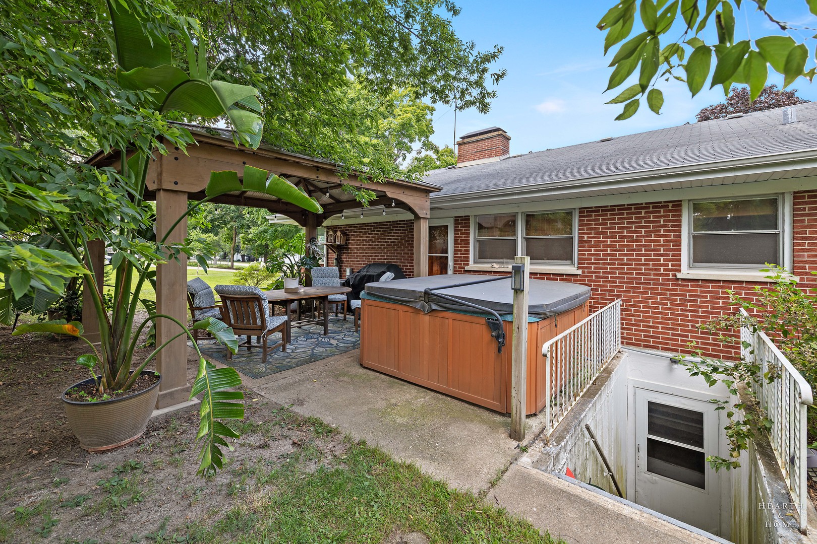 521 Skyline Drive Fox River Grove, IL 60021 - Photo 30 of 34 a backyard of a house with yard barbeque oven and outdoor seating