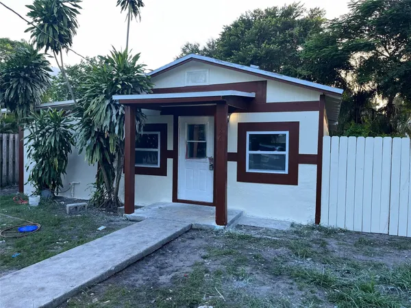 $2,250 | 4265 Southwest 62nd Avenue, Davie, FL 33314
