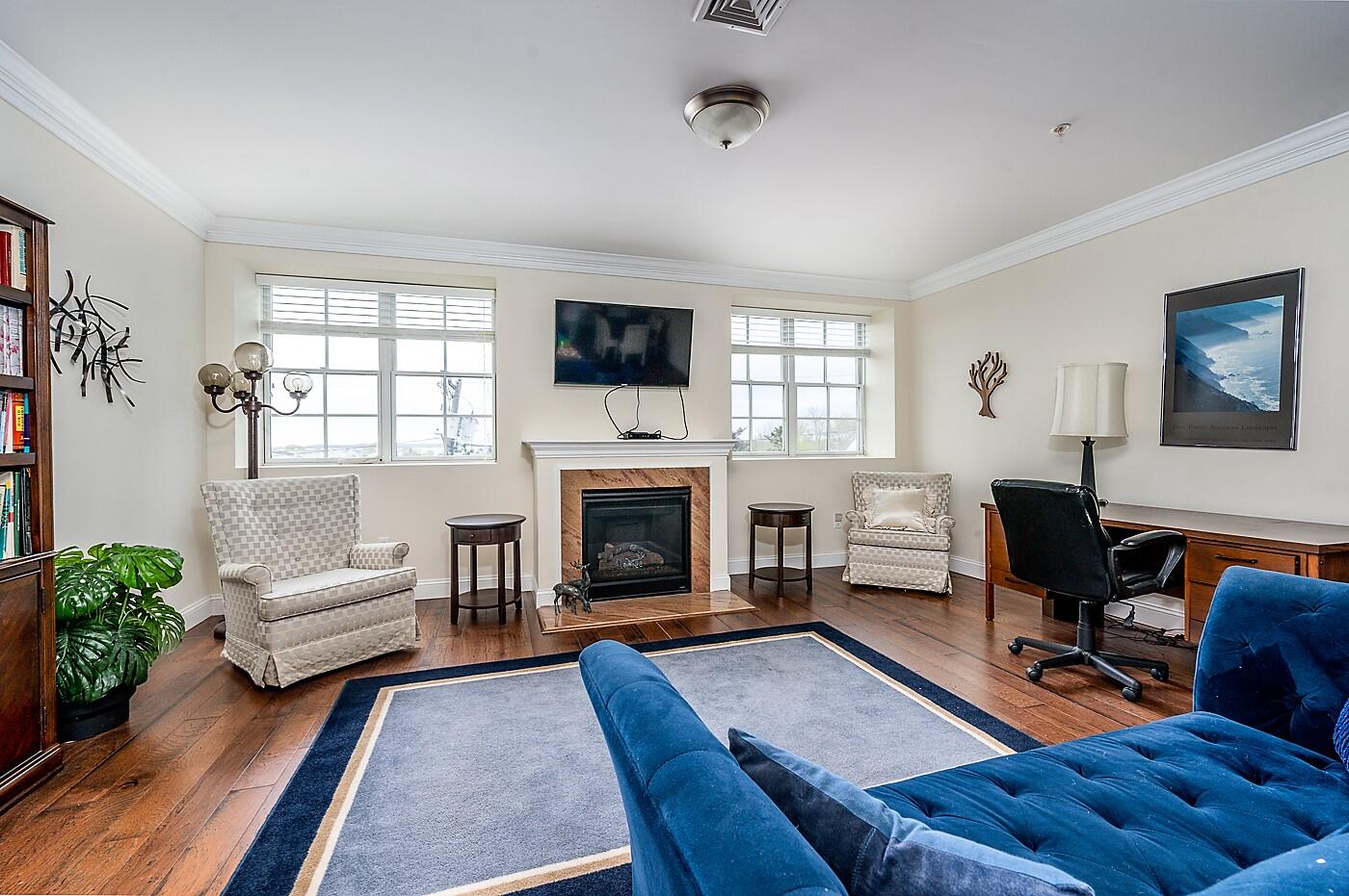 89 Lewis Bay Road, Unit 315 Hyannis, MA 02601 - Photo 16 of 40 livroom2