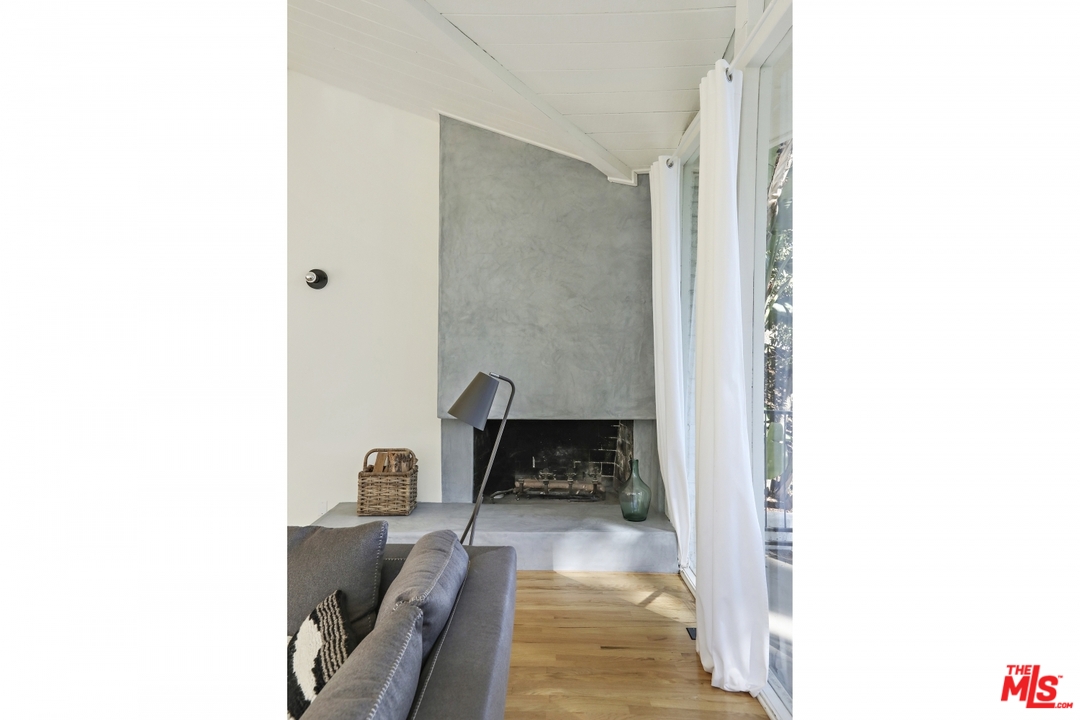 7229 Senalda Road Los Angeles, CA 90068 - Photo 11 of 46