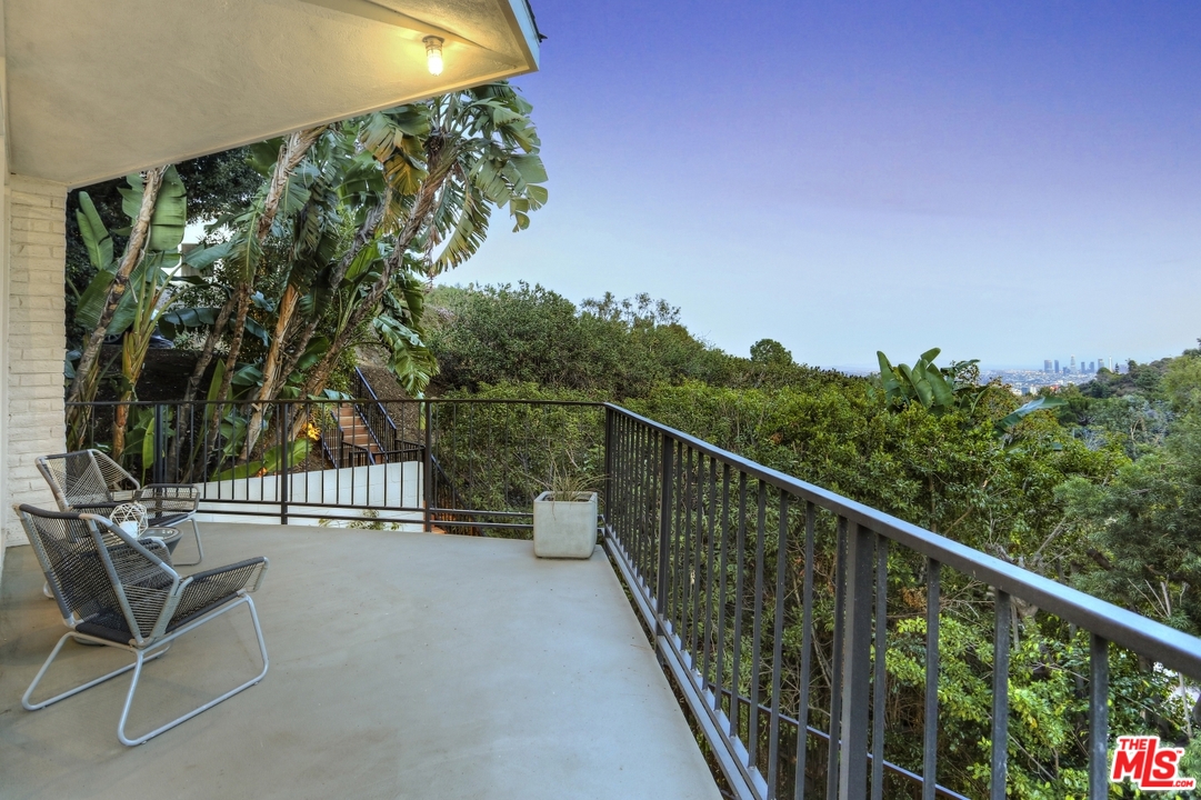 7229 Senalda Road Los Angeles, CA 90068 - Photo 12 of 46