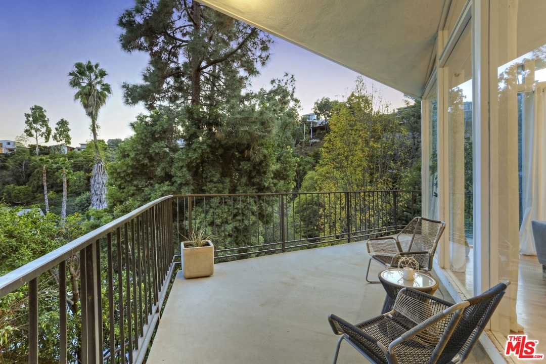 7229 Senalda Road Los Angeles, CA 90068 - Photo 13 of 46