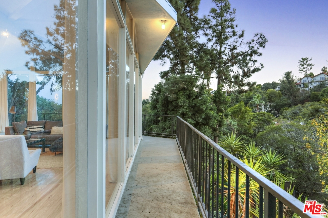 7229 Senalda Road Los Angeles, CA 90068 - Photo 14 of 46