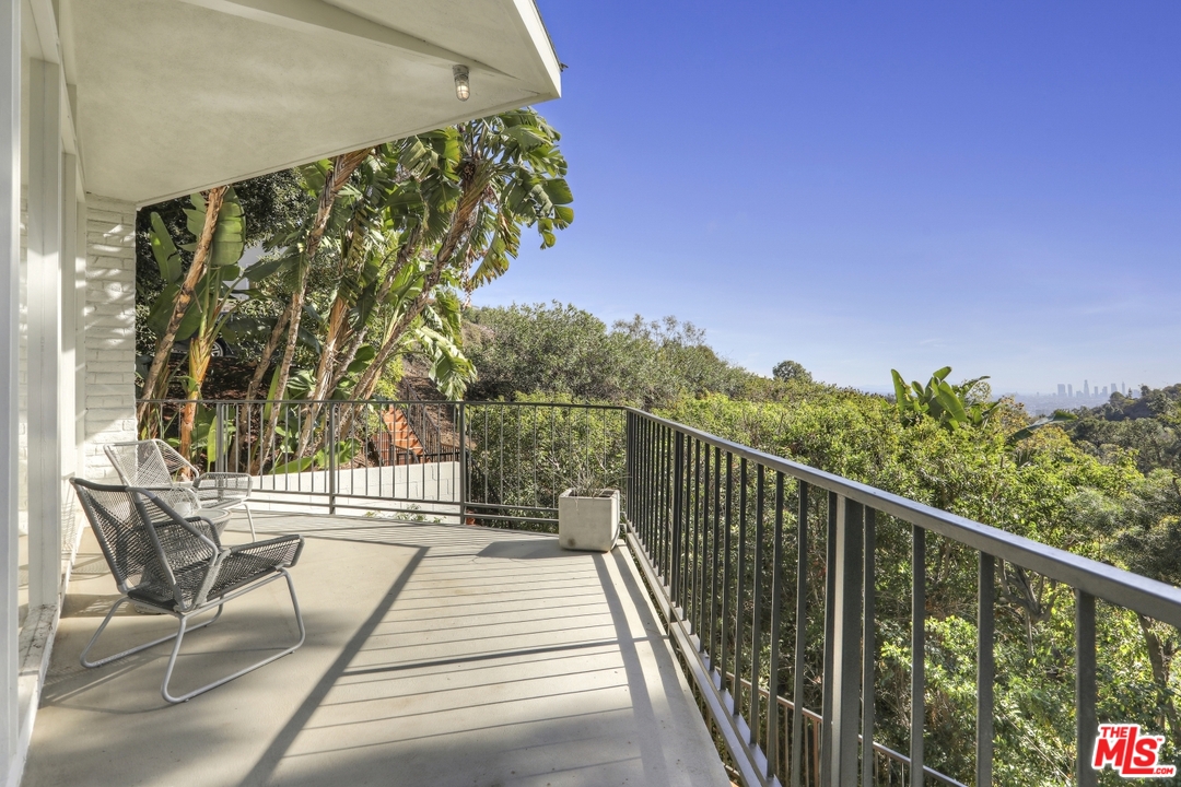 7229 Senalda Road Los Angeles, CA 90068 - Photo 16 of 46