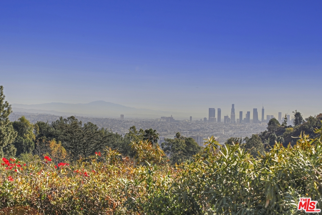 7229 Senalda Road Los Angeles, CA 90068 - Photo 18 of 46