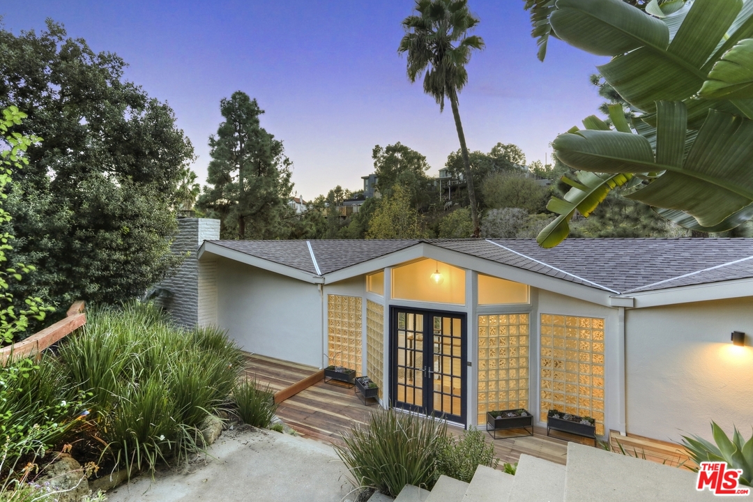 7229 Senalda Road Los Angeles, CA 90068 - Photo 3 of 46