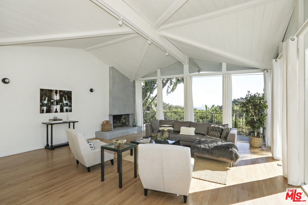 7229 Senalda Road Los Angeles, CA 90068 - Photo 7 of 46