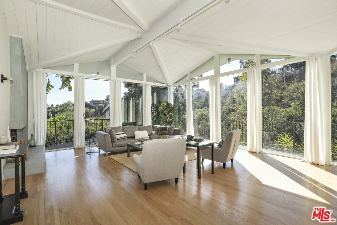 7229 Senalda Road Los Angeles, CA 90068 - Photo 8 of 46