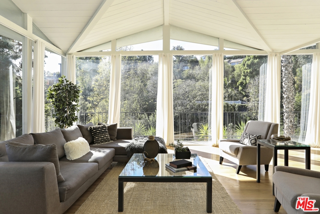 7229 Senalda Road Los Angeles, CA 90068 - Photo 9 of 46