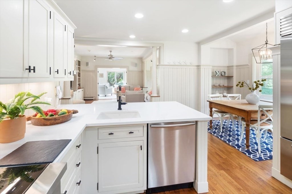 197 North Street Hingham, MA 02043 - Photo 2 of 38