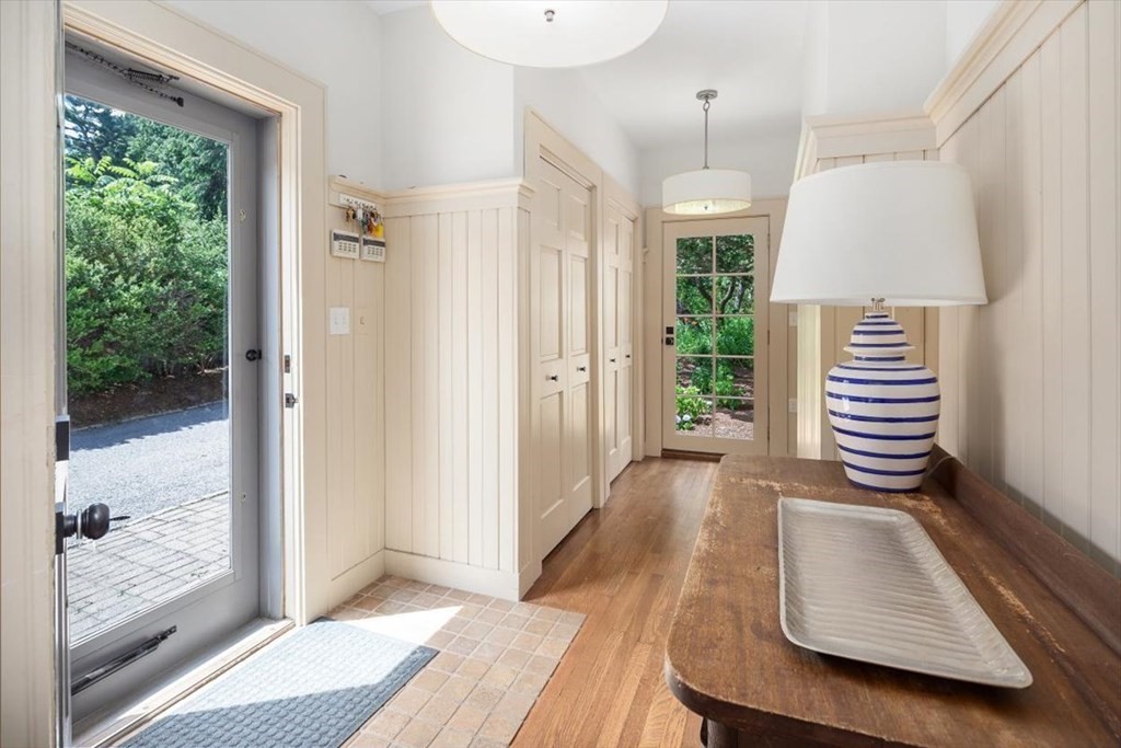 197 North Street Hingham, MA 02043 - Photo 5 of 38