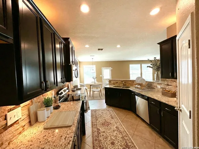 $1,995 | 12114 Sugarberry Way, San Antonio, TX 78253