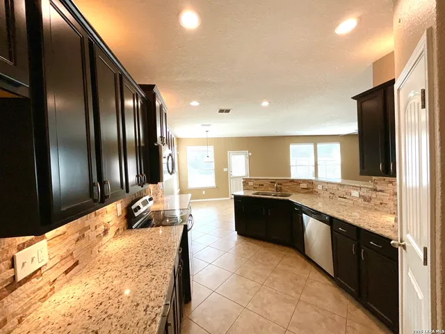 $1,995 | 12114 Sugarberry Way, San Antonio, TX 78253
