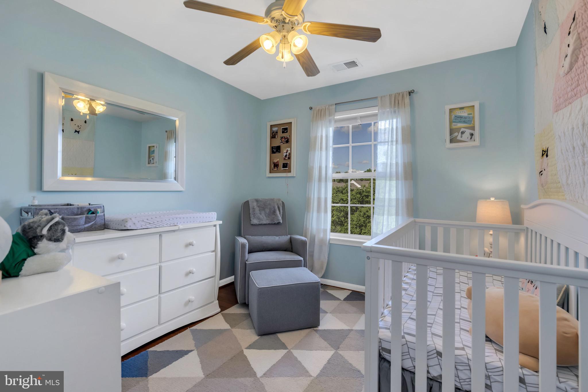 43173 Riders Square Ashburn, VA 20148 - Photo 21 of 35 Upper level bedroom