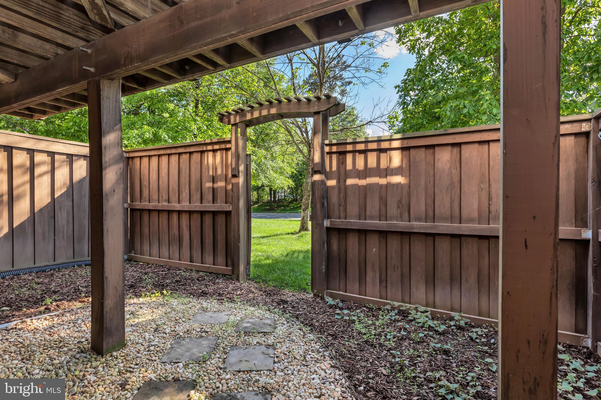 43173 Riders Square Ashburn, VA 20148 - Photo 33 of 35 Low maintenance fenced in yard