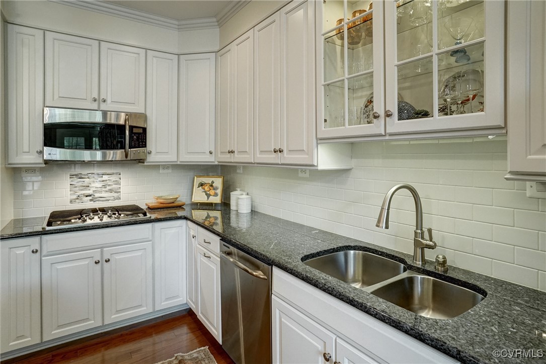 709 Chiswick Park Road Henrico, VA 23229 - Photo 18 of 47 Kitchen with stainless steel appliances, white cab
