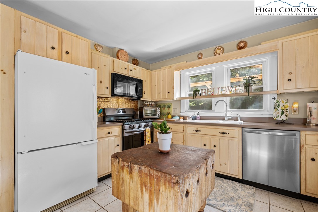 350 North Main Street Jefferson, NC 28640 - Photo 10 of 39