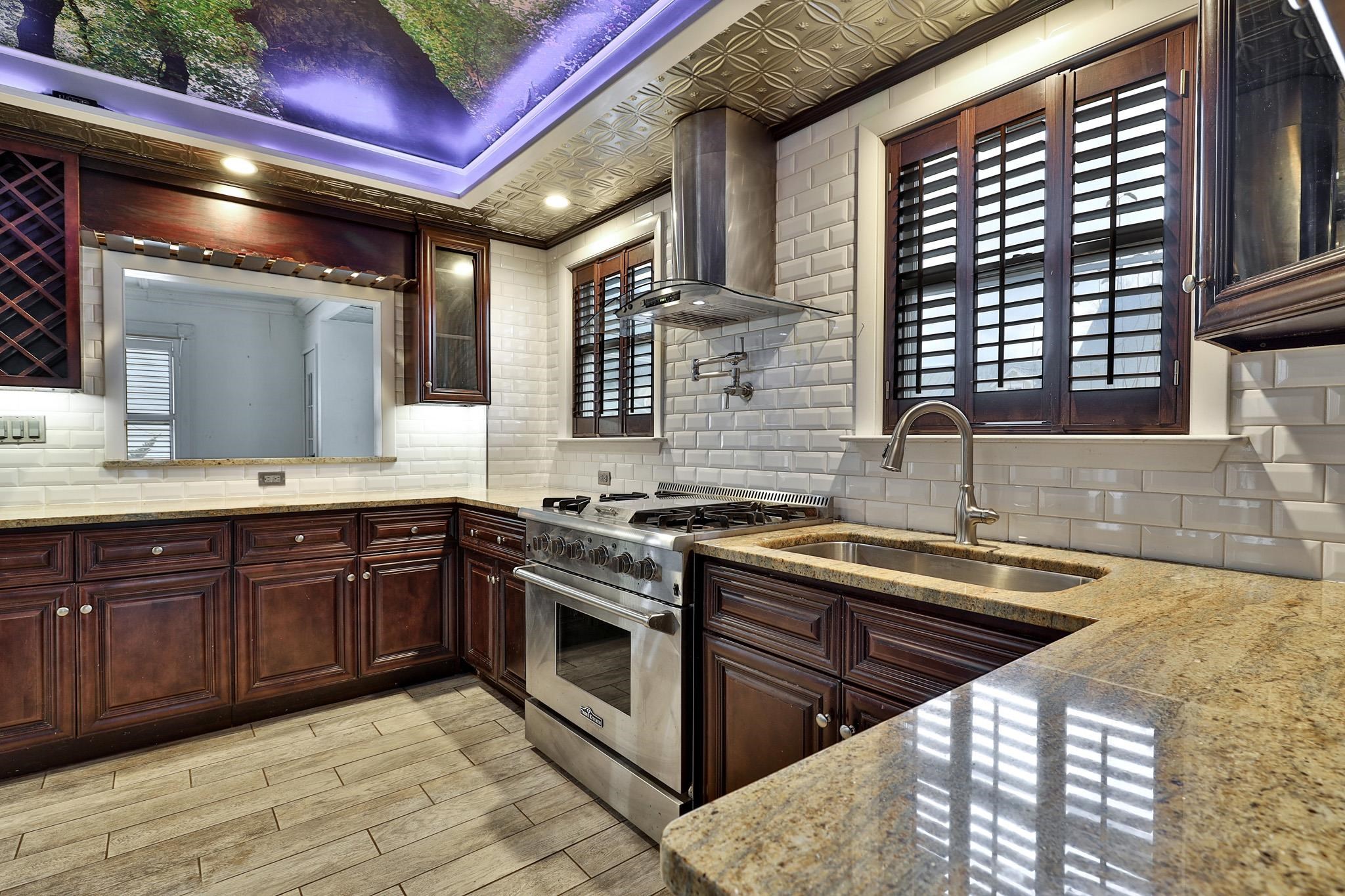 109 Park Row Rochester, VT 05767 - Photo 12 of 41