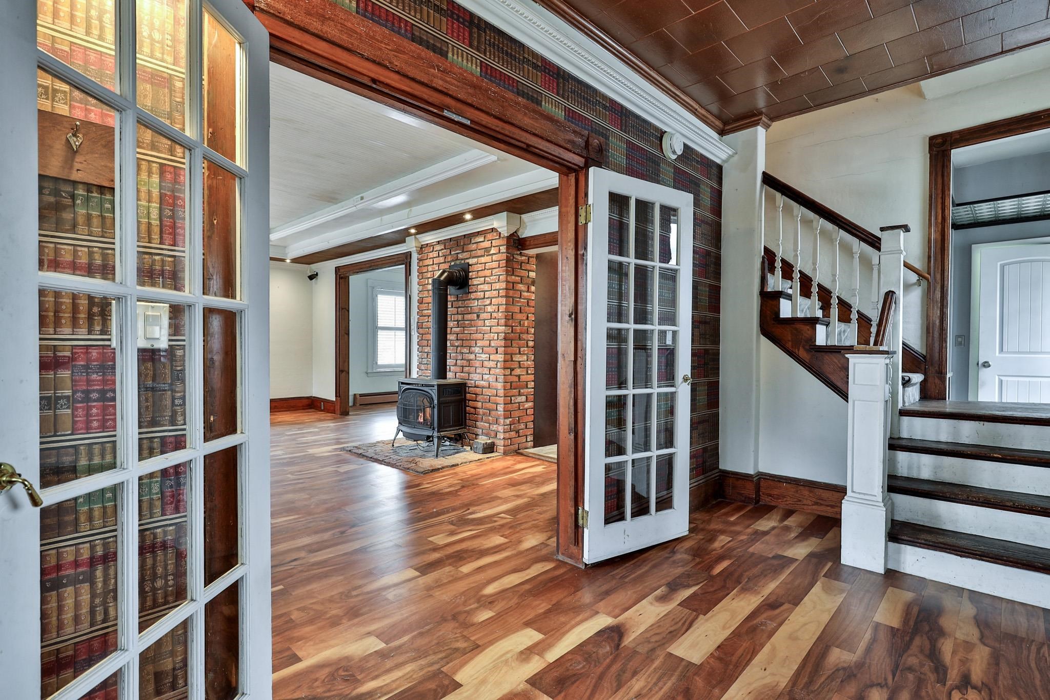 109 Park Row Rochester, VT 05767 - Photo 4 of 41