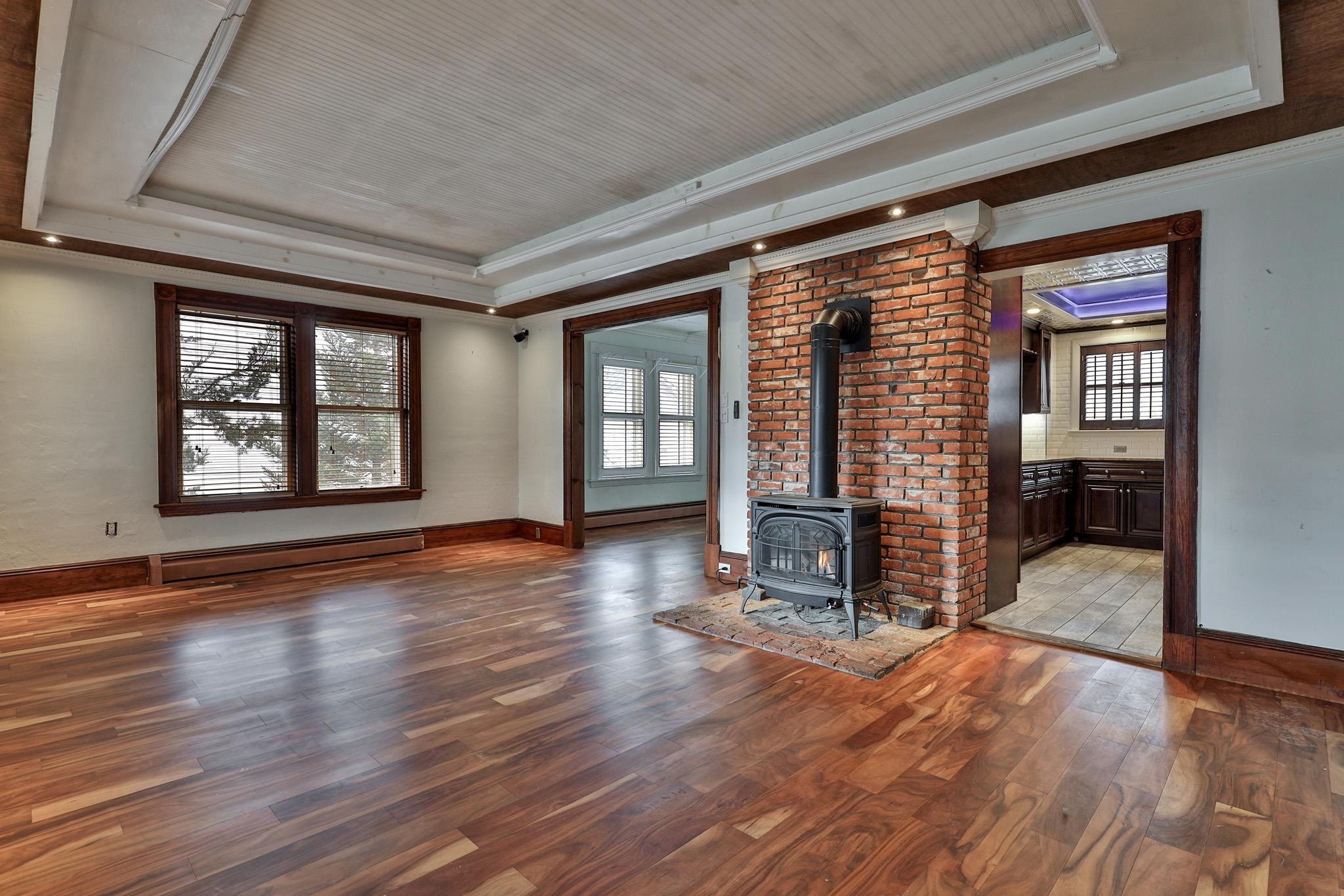 109 Park Row Rochester, VT 05767 - Photo 5 of 41