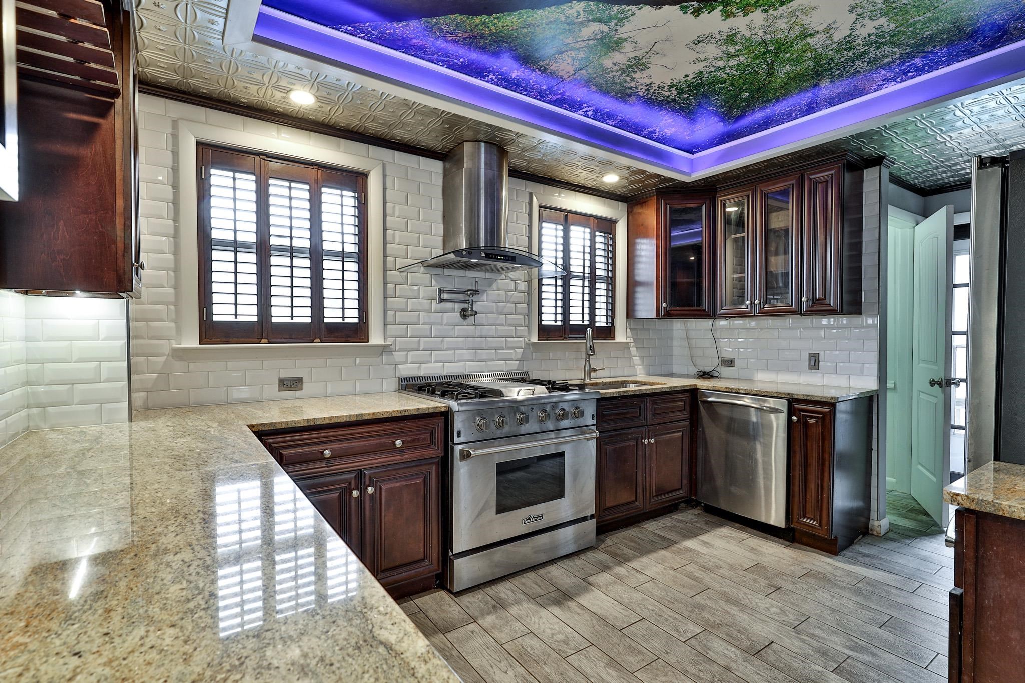 109 Park Row Rochester, VT 05767 - Photo 10 of 41