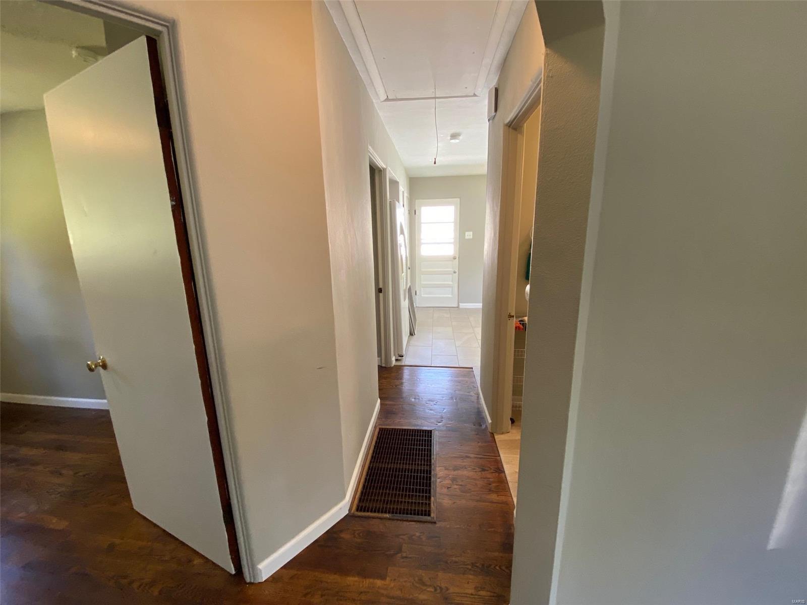 3011 Ridgeway Avenue St. Louis, MO 63114 - Photo 11 of 47 Gallery Image 11