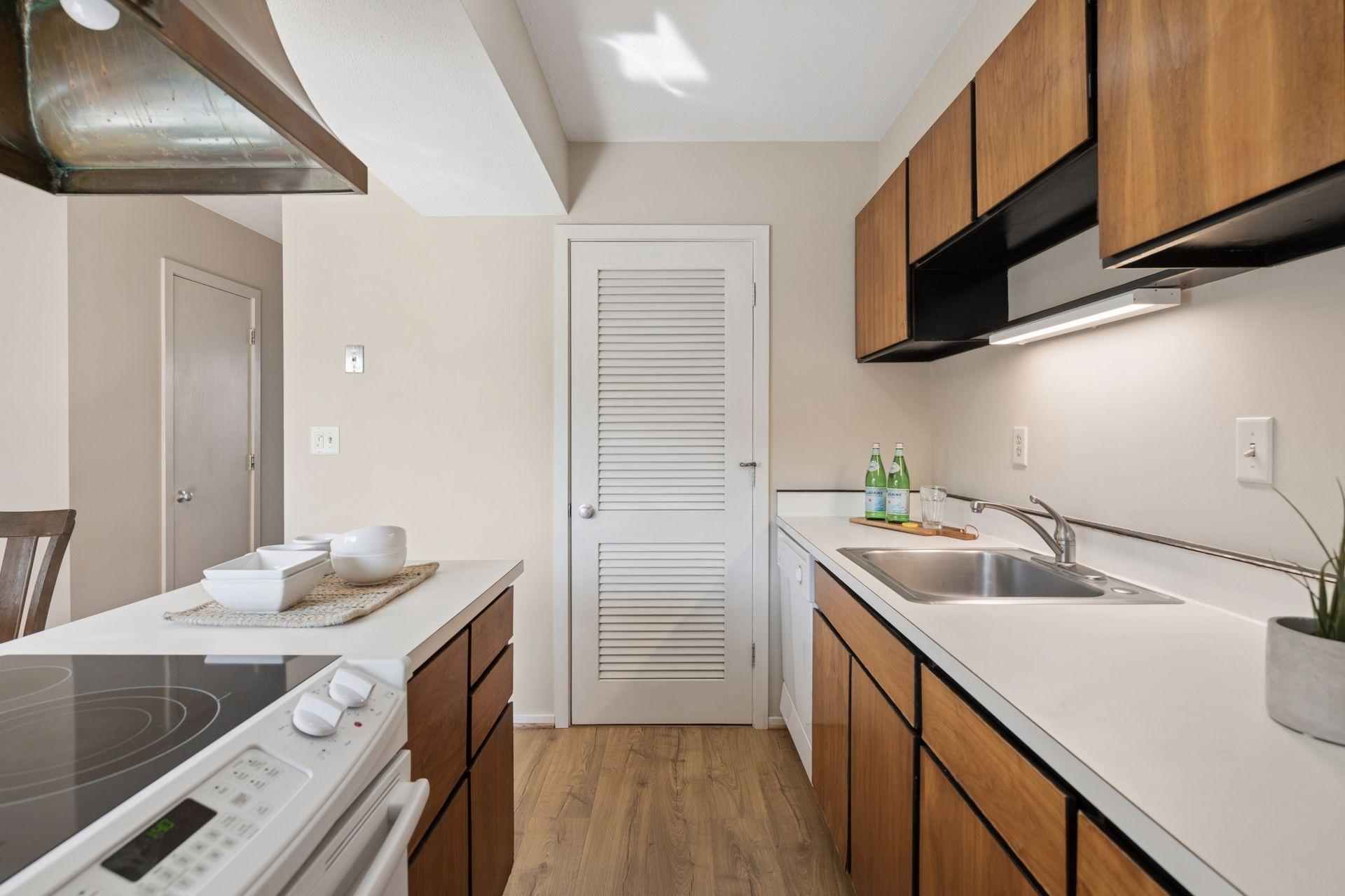 6433 Barrie Road Edina, MN 55435 - Photo 17 of 32