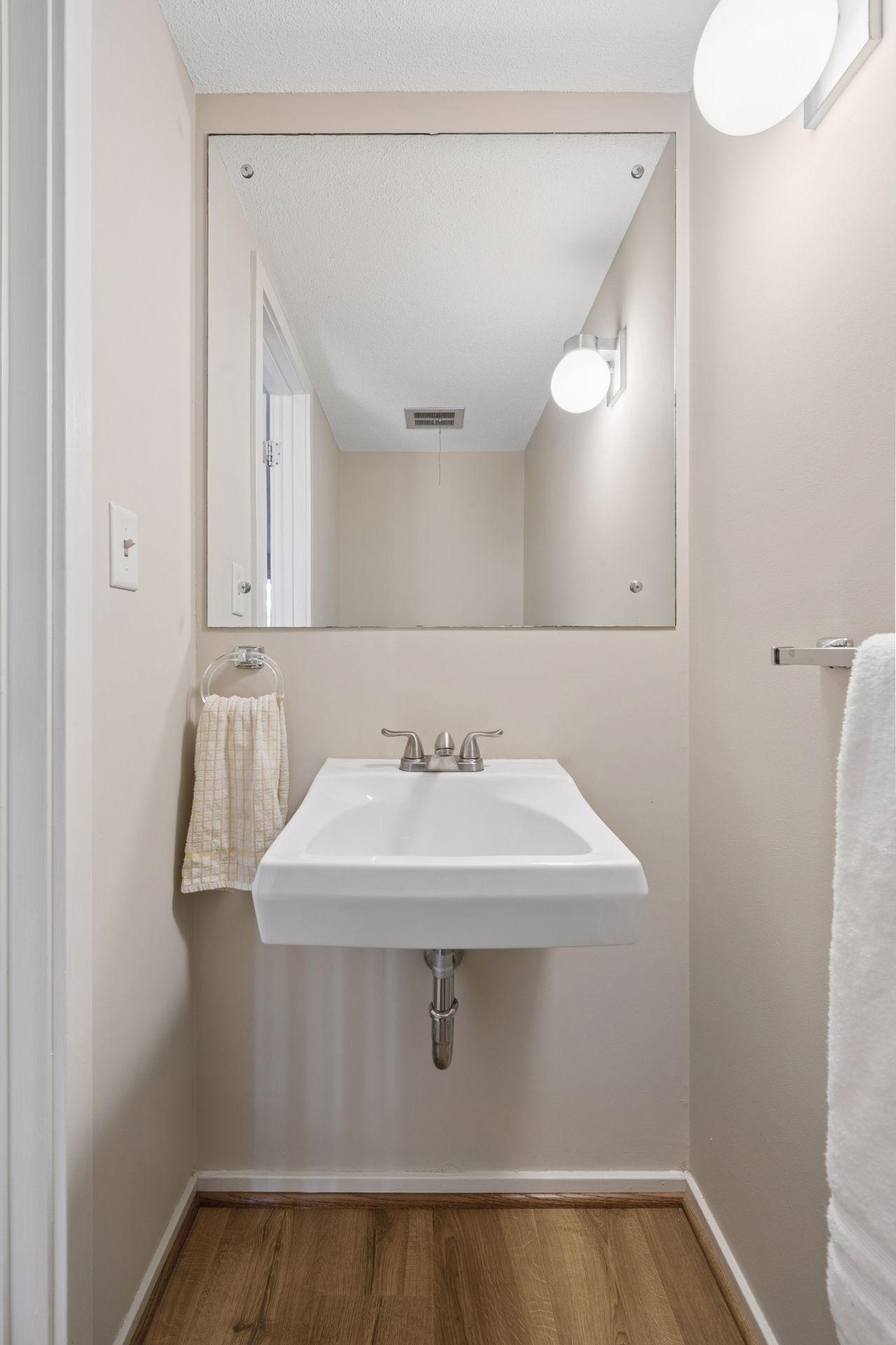 6433 Barrie Road Edina, MN 55435 - Photo 18 of 32