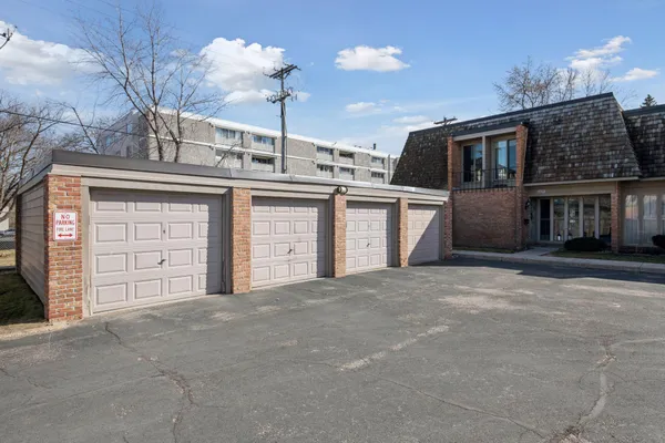 $238,000 | 6433 Barrie Road, Edina, MN 55435