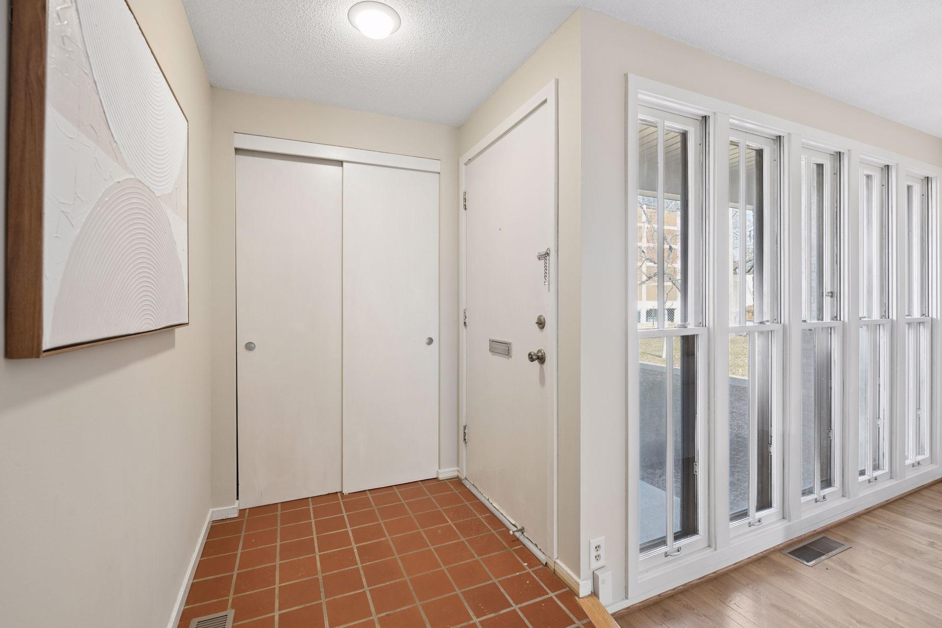 6433 Barrie Road Edina, MN 55435 - Photo 4 of 32