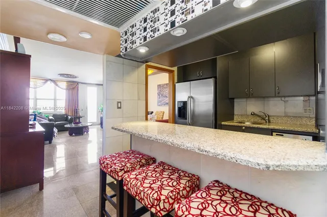 $4,200 | 100 Lincoln Road, Unit 811, Miami Beach, FL 33139
