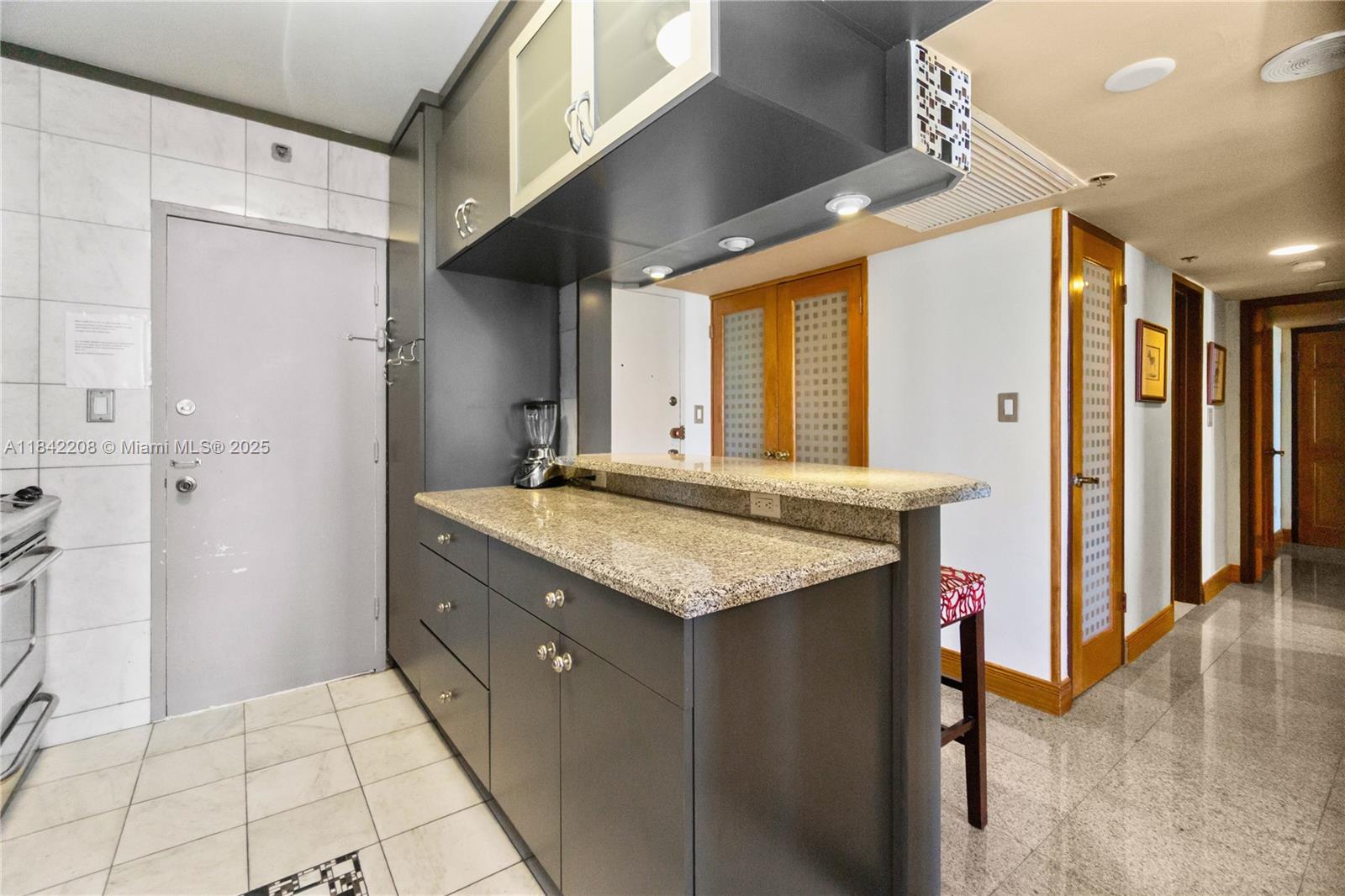 100 Lincoln Road, Unit 811 Miami Beach, FL 33139 - Photo 12 of 25