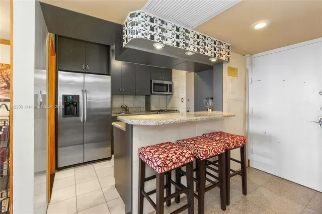 $4,200 | 100 Lincoln Road, Unit 811, Miami Beach, FL 33139