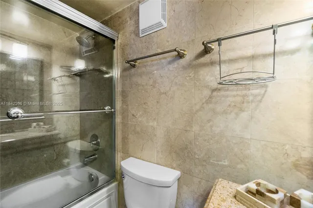 $4,200 | 100 Lincoln Road, Unit 811, Miami Beach, FL 33139