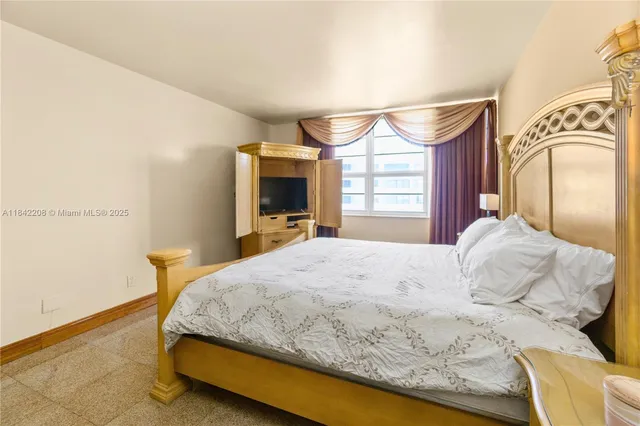 $4,200 | 100 Lincoln Road, Unit 811, Miami Beach, FL 33139