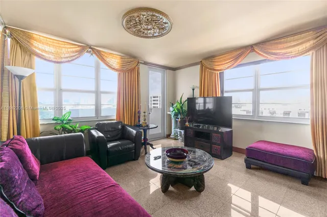 $4,200 | 100 Lincoln Road, Unit 811, Miami Beach, FL 33139