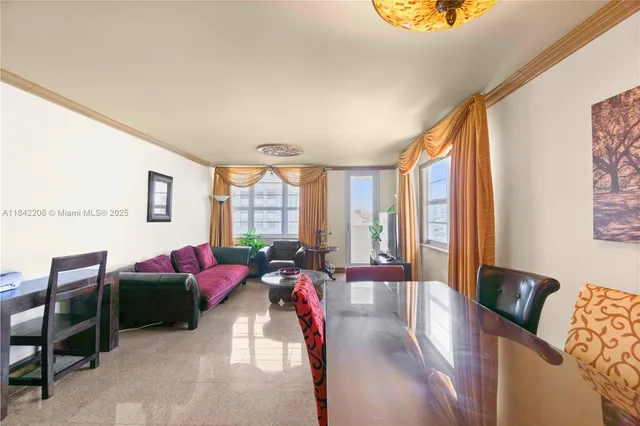 $4,200 | 100 Lincoln Road, Unit 811, Miami Beach, FL 33139