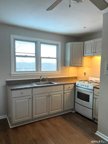 $1,700 | 63 Maynard Street, Middletown, CT 06457