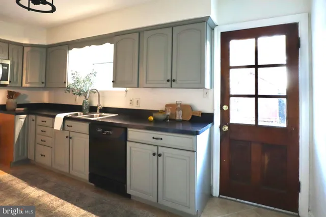 $279,000 | 44 Fairview Avenue, Lancaster, PA 17603