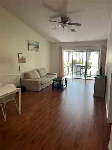 $395,000 | 7652 Pinewalk Drive South, Unit 139, Margate, FL 33063