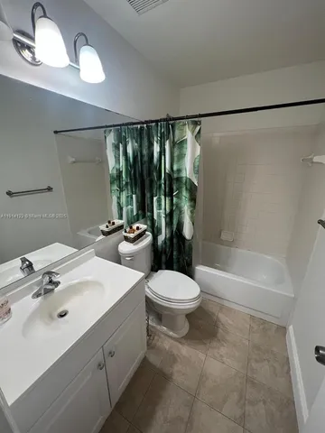 $395,000 | 7652 Pinewalk Drive South, Unit 139, Margate, FL 33063