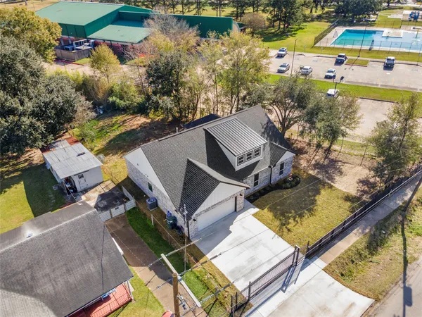 $269,999 | 2950 Gulf Avenue, Beaumont, TX 77703