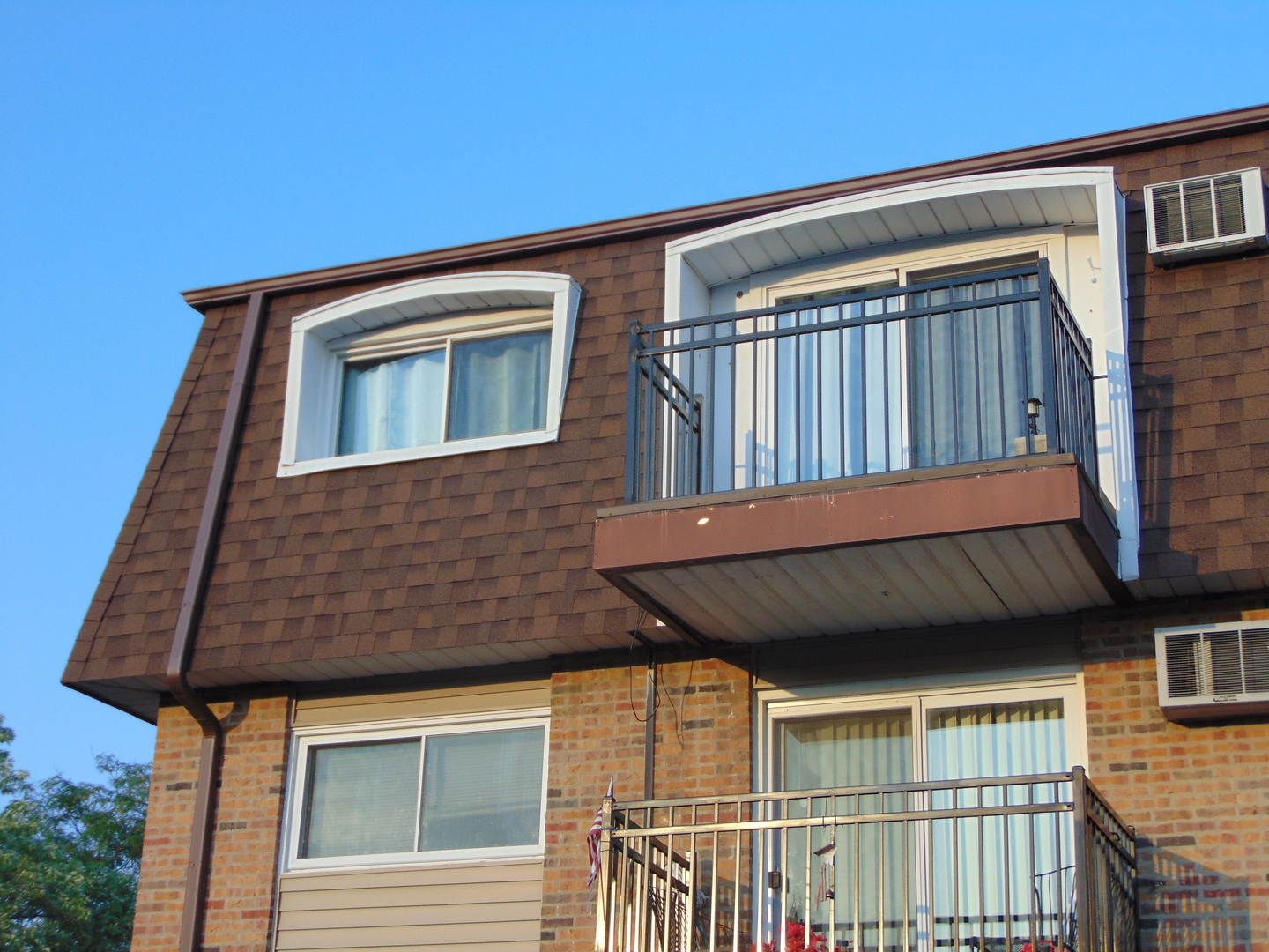 10428 Ridgeland Avenue, Unit 6 Chicago Ridge, IL 60415 - Photo 2 of 11 a view of a house with a deck