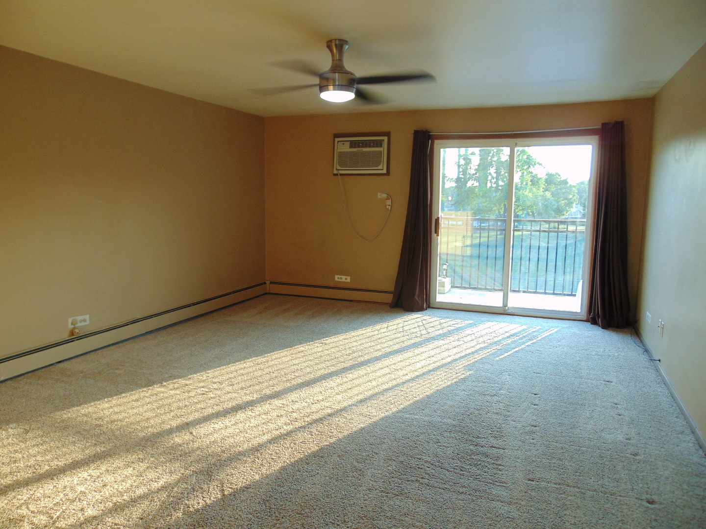 10428 Ridgeland Avenue, Unit 6 Chicago Ridge, IL 60415 - Photo 3 of 11 a view of an empty room with a window