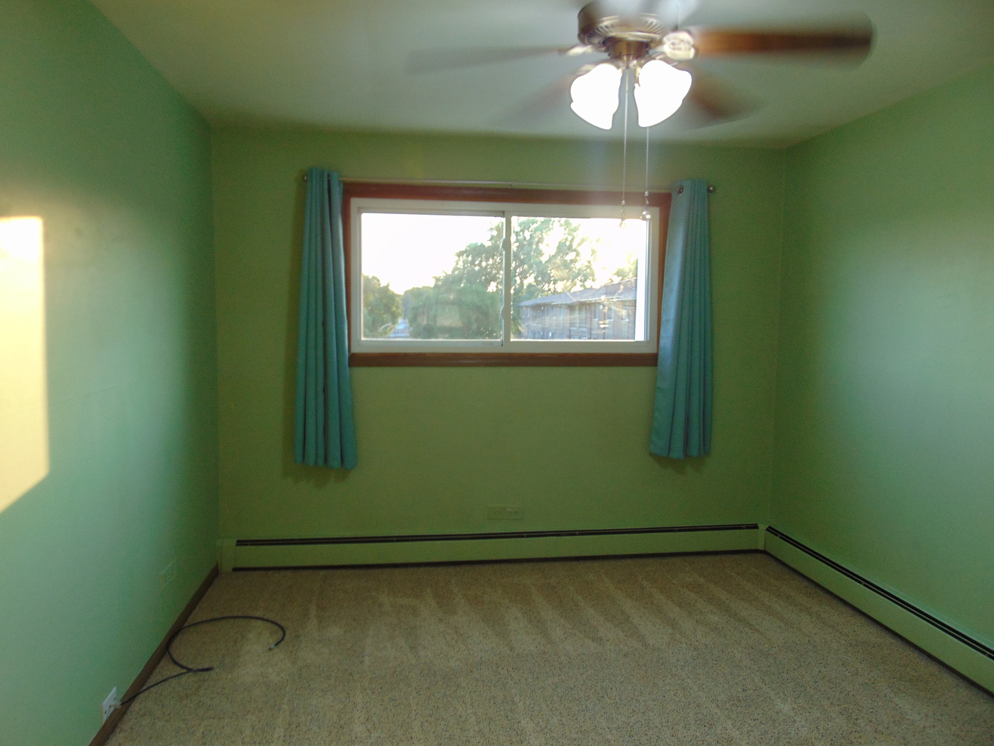 10428 Ridgeland Avenue, Unit 6 Chicago Ridge, IL 60415 - Photo 8 of 11 a view of empty room with window