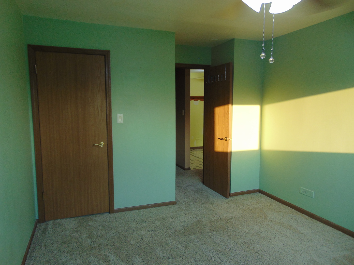 10428 Ridgeland Avenue, Unit 6 Chicago Ridge, IL 60415 - Photo 9 of 11 a view of an empty room with a window