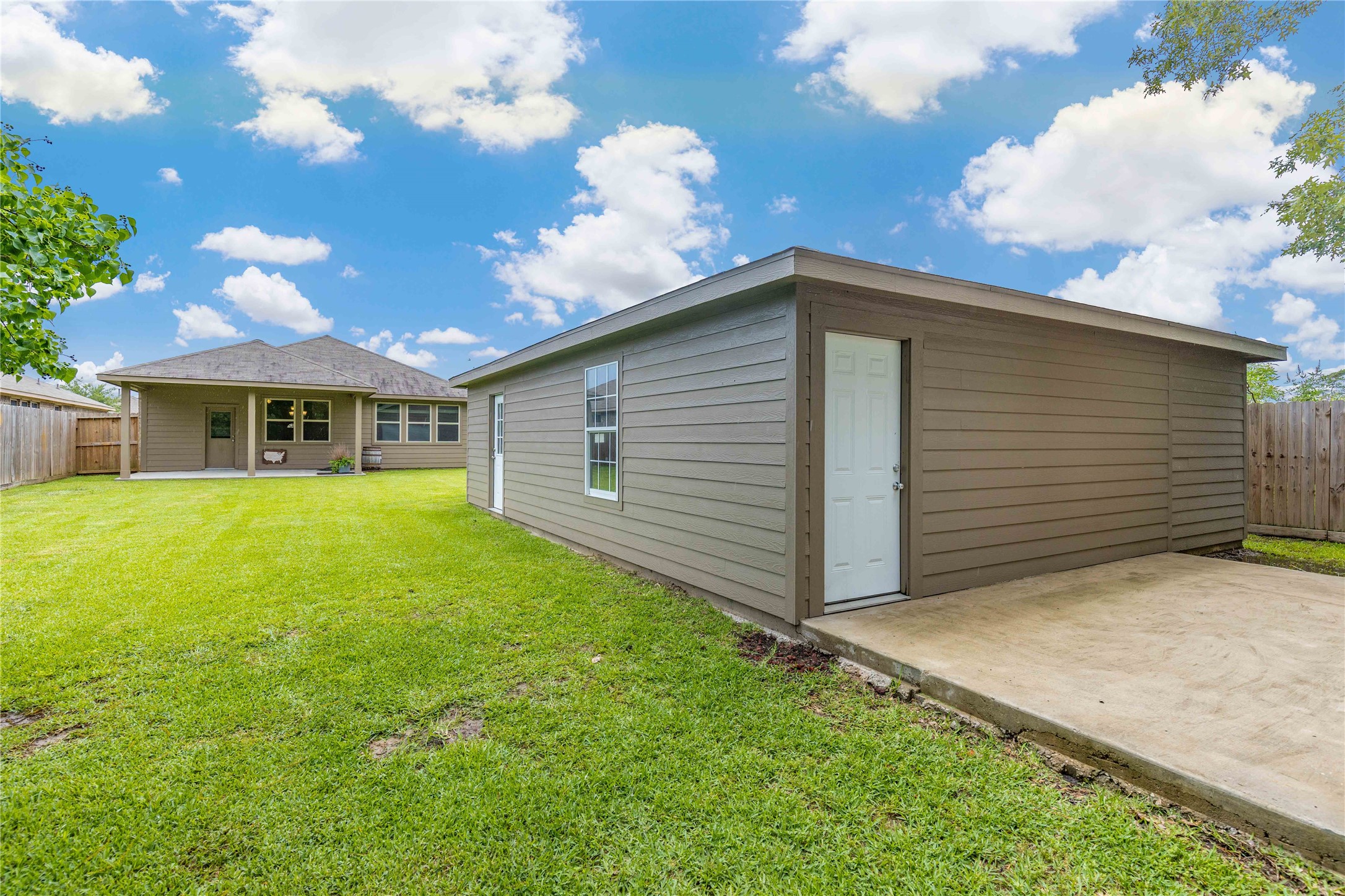 426 Kickapoo Drive Anahuac, TX 77514 - Photo 7 of 36