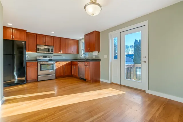 $599,900 | 166 Decatur Road, Portsmouth, NH 03801