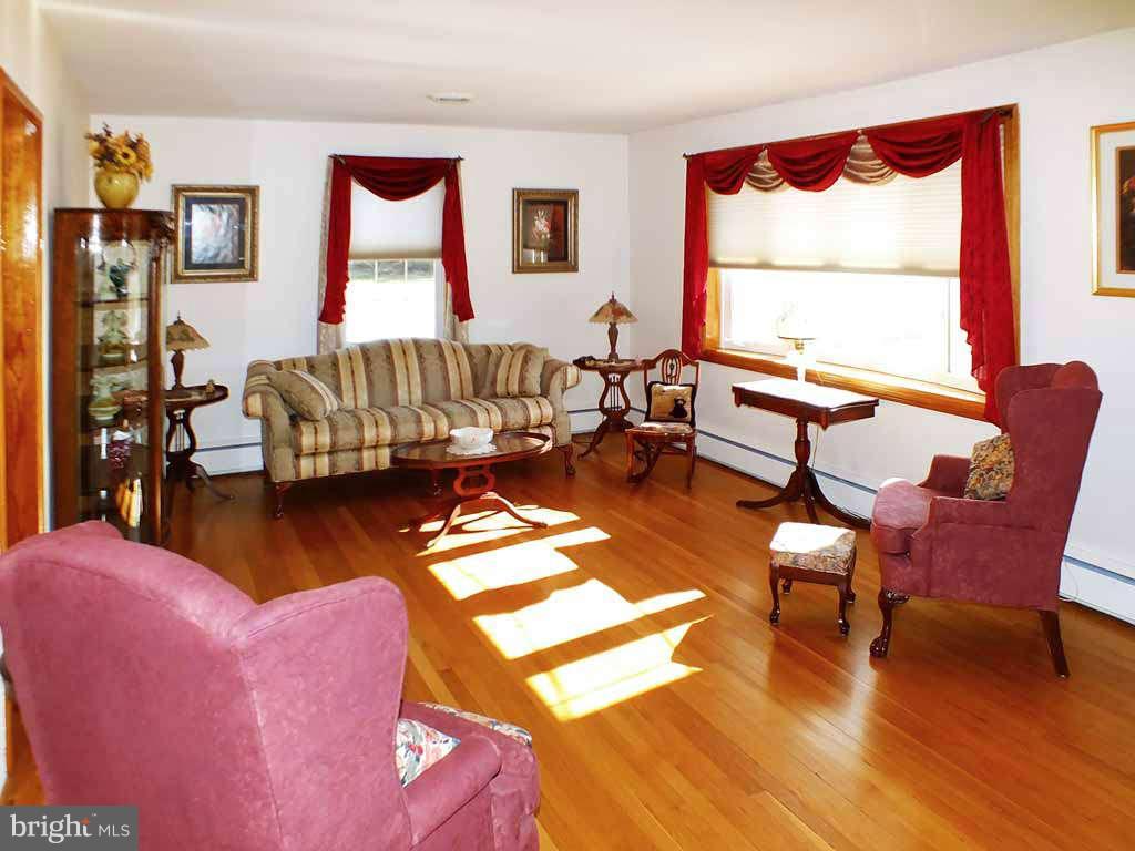 18621 Falls Road Hampstead, MD 21074 - Photo 3 of 24 Living Room, View1